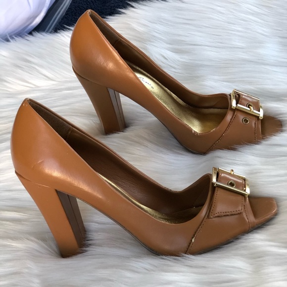 Charlotte Russe tan peeptoe heel - Picture 3 of 4